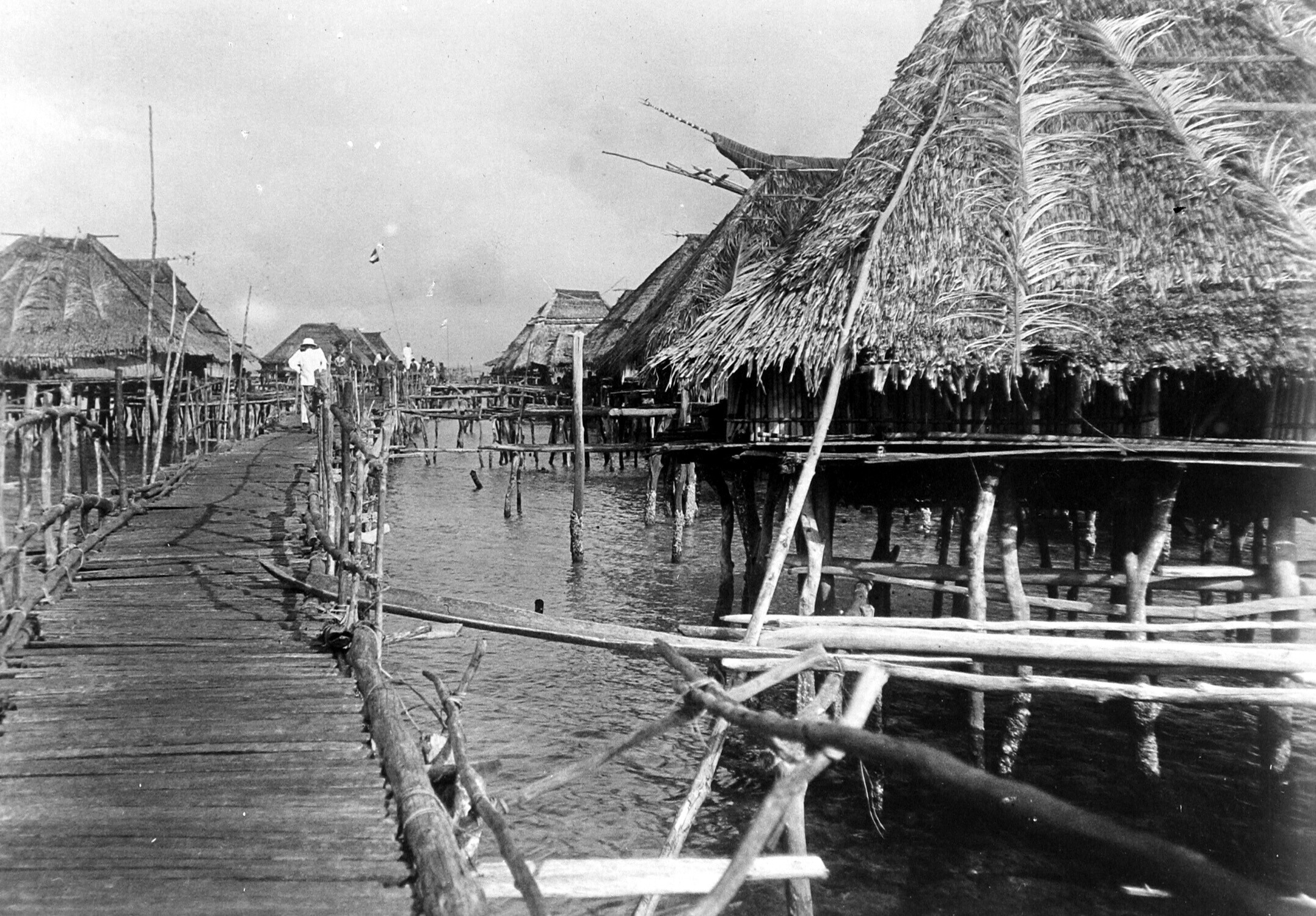 Paalwoningen in Hollandia, Nieuw Guinea